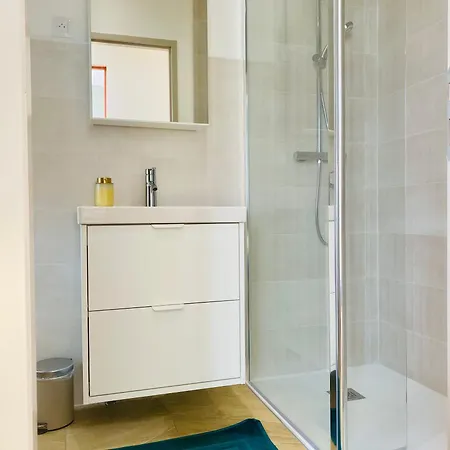 L'éclat à Trois Pas De La * Ault