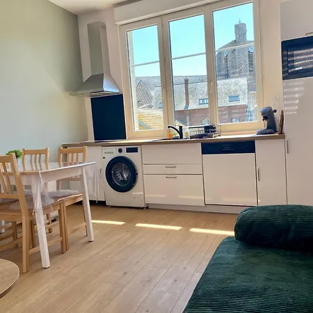 L'éclat à Trois Pas De La